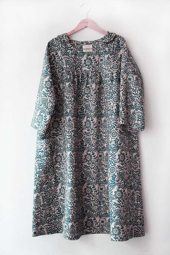 LINNETリネンプリント チェコへの憧れ タブリエドレス