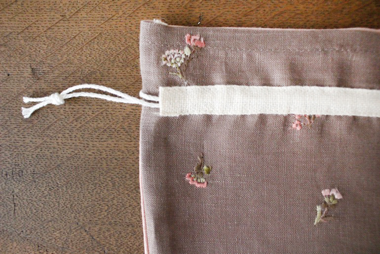ポーチ巾着セットフランス刺繍ブーケ・ソヴァージュ<br />フランス刺繍 