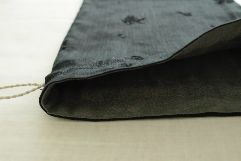 フランス刺繍ファブリックの巾着セット<br />ノエルブ-ケ黒