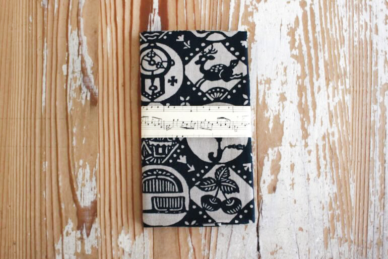 リネンプリントカットクロス<br />しりとり　糸巻き　藍
