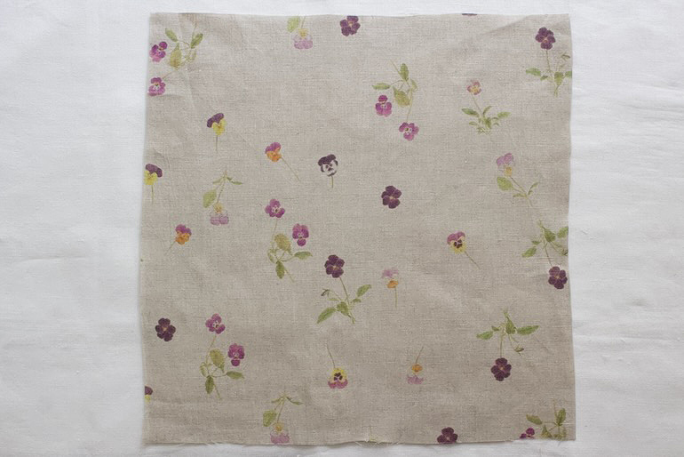 リネンプリントカットクロス35cm×35cm<br />ビオラ　flax