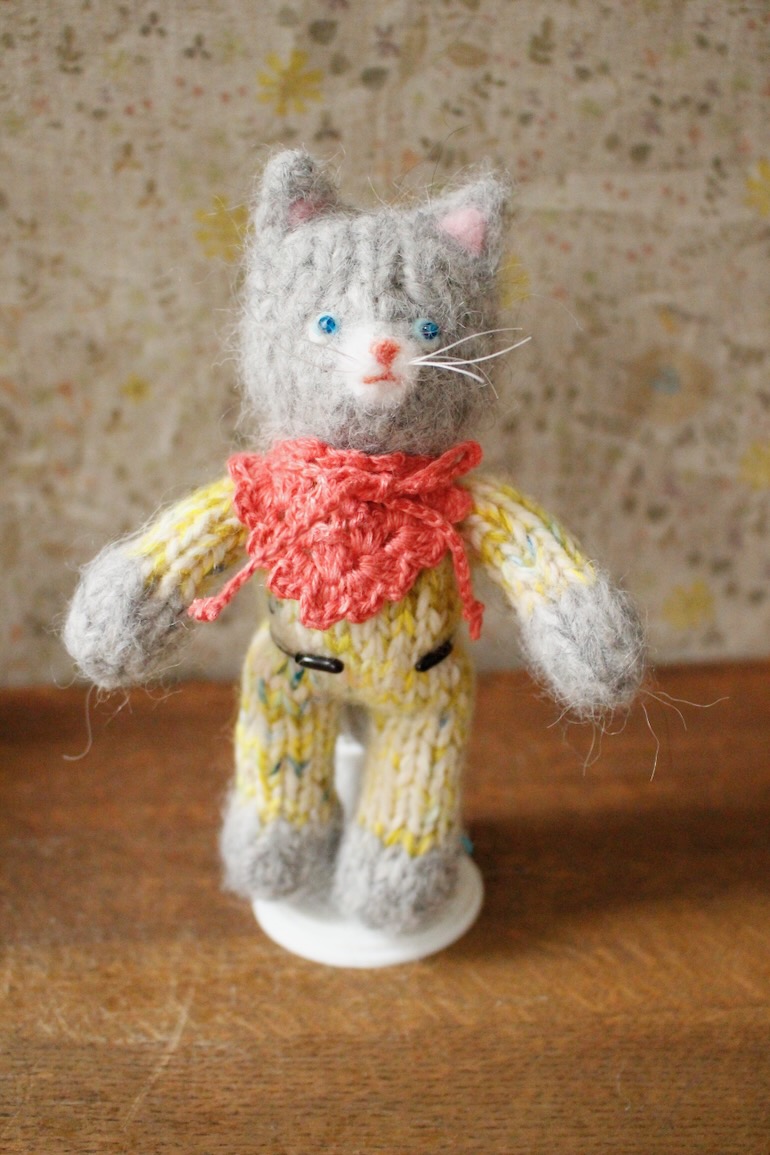 Keitoya pompomwool 展 2026<br />K-7ねこのあみぐるみ(イエロ-のまだら染めの糸)