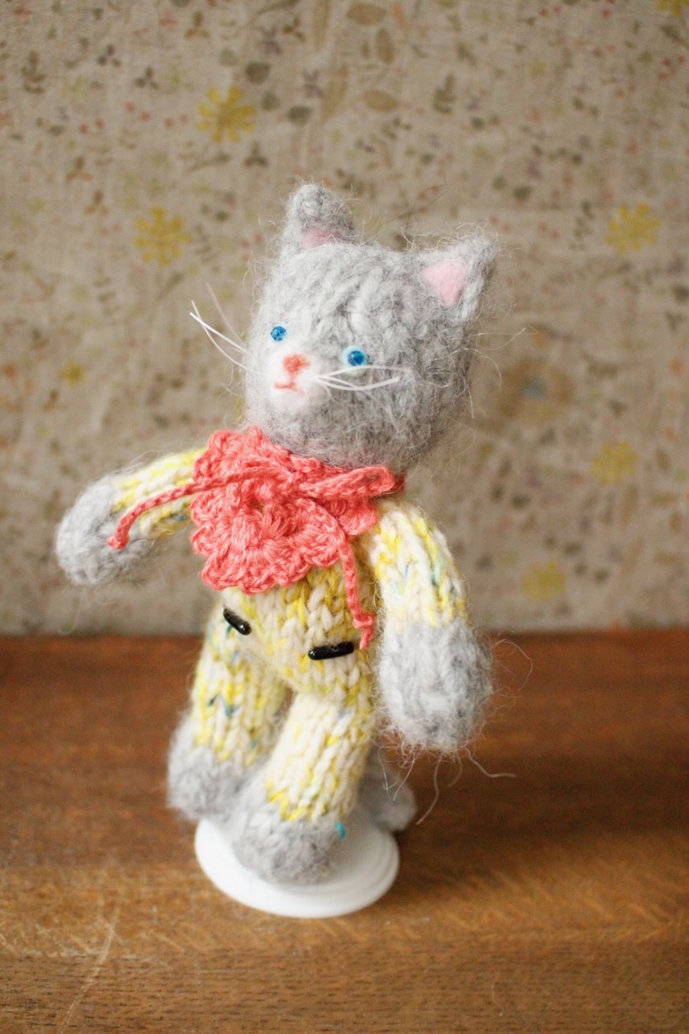 Keitoya pompomwool 展 2026<br />K-7ねこのあみぐるみ(イエロ-のまだら染めの糸)