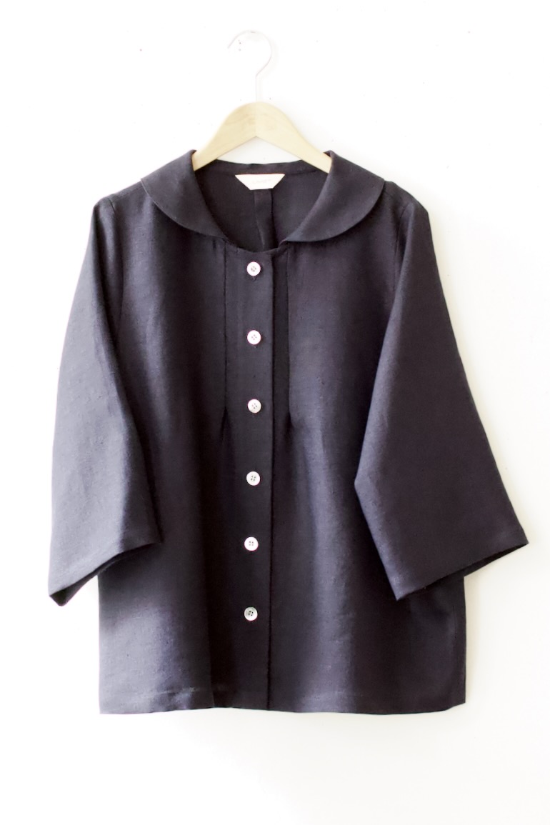 PDNo.126大きめヘチマ衿ブラウス　<br />アンソレイエダ-クネイビ--M,L