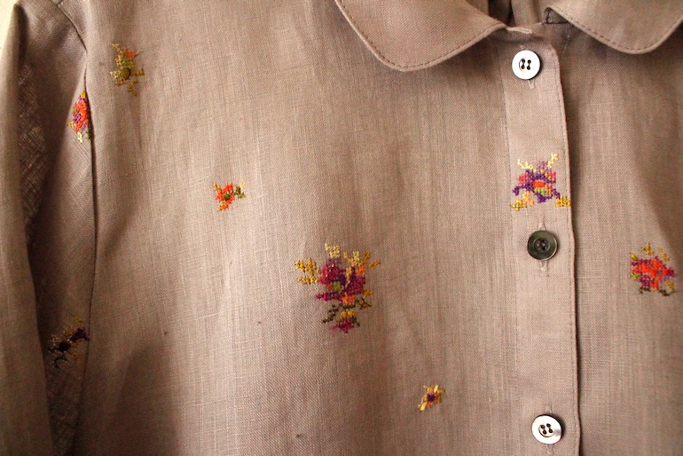 PD No.135丸衿ブラウス　　7分袖袖調節タイプ<br />F刺繍タイニ-ポ-ジ-