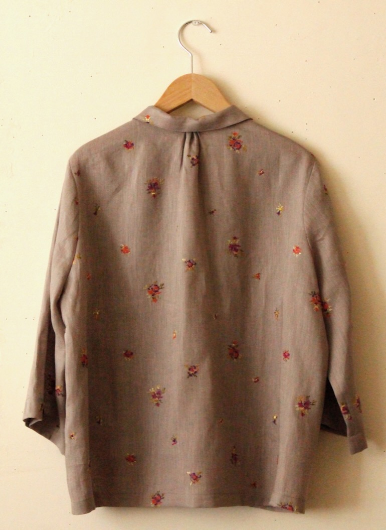 PD No.135丸衿ブラウス　　7分袖袖調節タイプ<br />F刺繍タイニ-ポ-ジ-