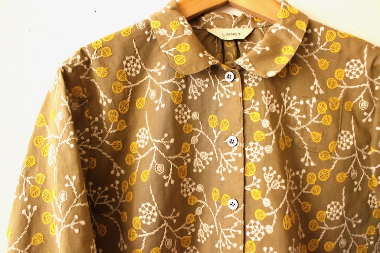 PD No.135丸衿ブラウス　　7分袖袖調節タイプ<br />Jcコットン刺繍丸い花ベ-ジュ