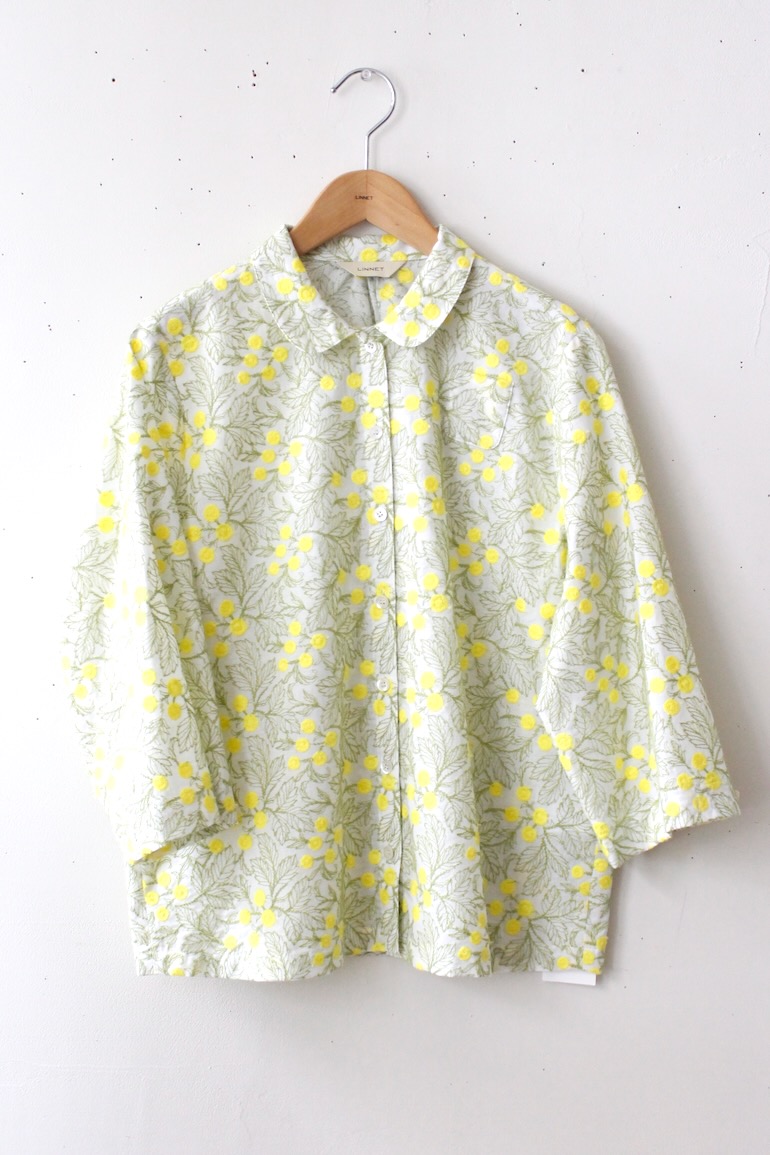 PD No.135丸衿ブラウス　　7分袖袖調節タイプ<br />Jcコットン刺繍丸い花黄色