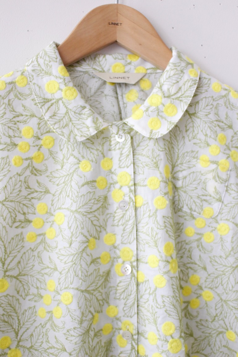 PD No.135丸衿ブラウス　　7分袖袖調節タイプ<br />Jcコットン刺繍丸い花黄色