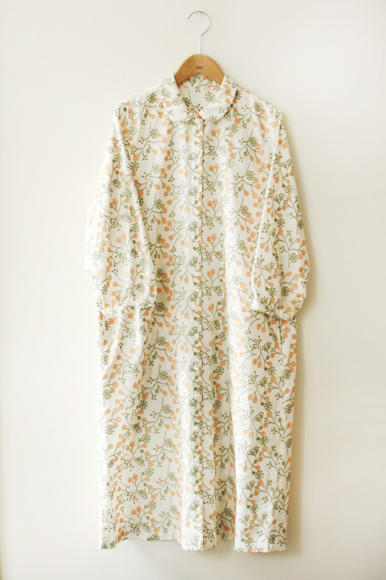 PD No74丸衿ドレス 七分袖 刺繍<br />綺麗な実の花 ホワイト