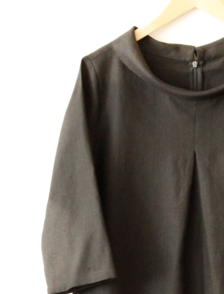 PDNo.77ロールネックAラインブラウス<br />クラシックブラックオニキス