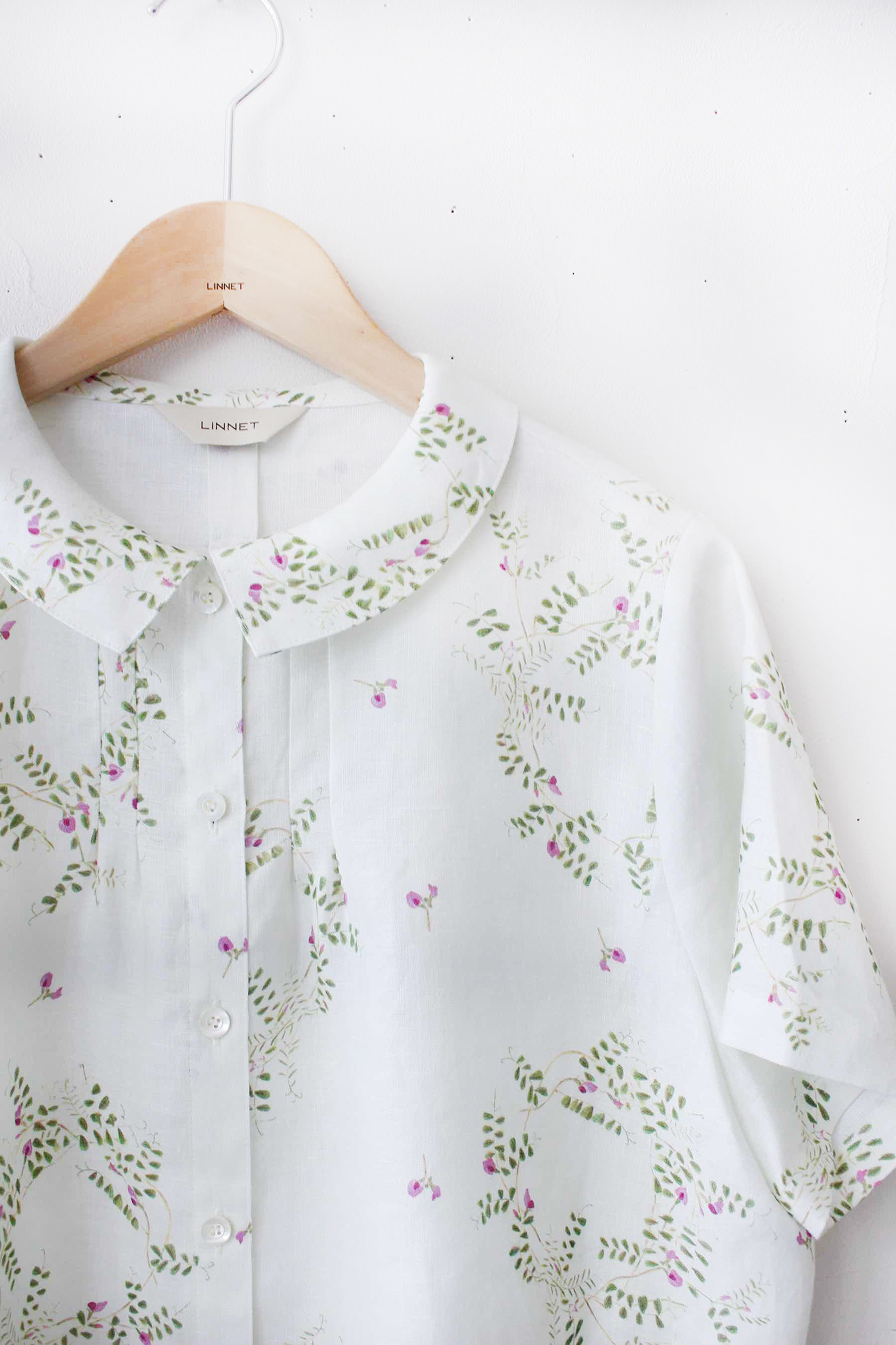 LINNET リネンプリント　カラスノエンドウ<br />オフ白