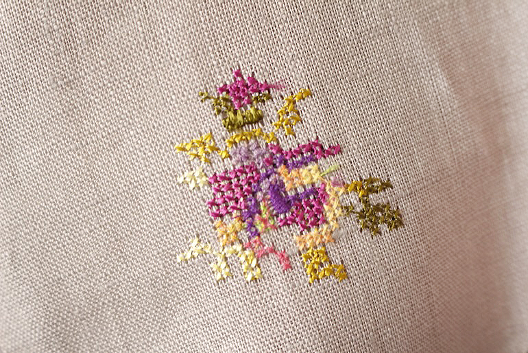 PDNo.94　小さなタックブラウス ７分袖　　<br />F刺繍クロスステッチタイニ-ポ-ジ-