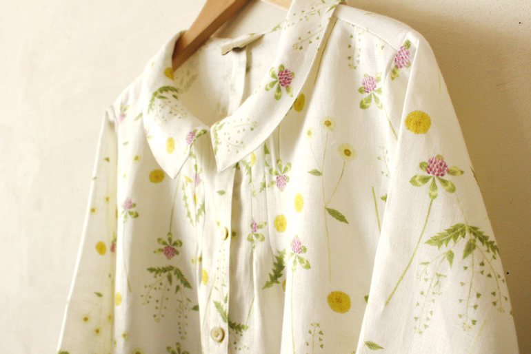 PDNo.94　小さなタックブラウス ７分袖　　<br />LP草むらの草花はOW