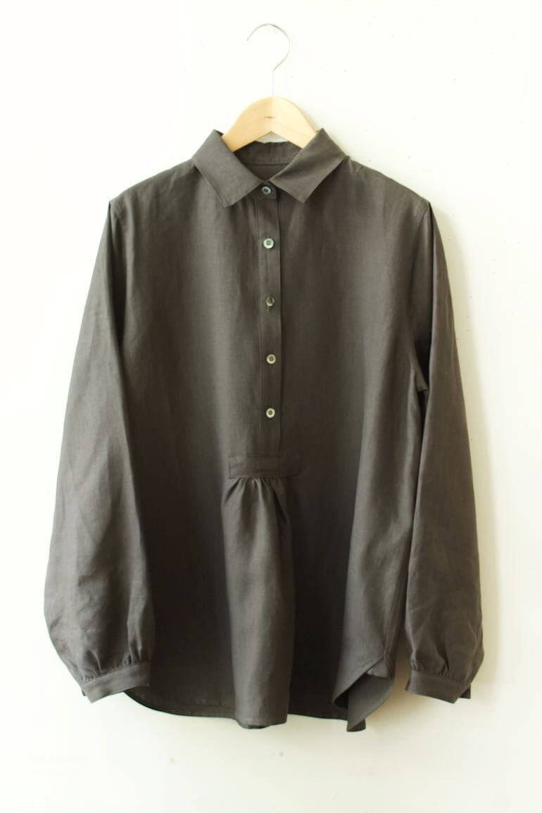PD No.98シャツカラーブラウス　長袖<br />クラシックエスプレッソ