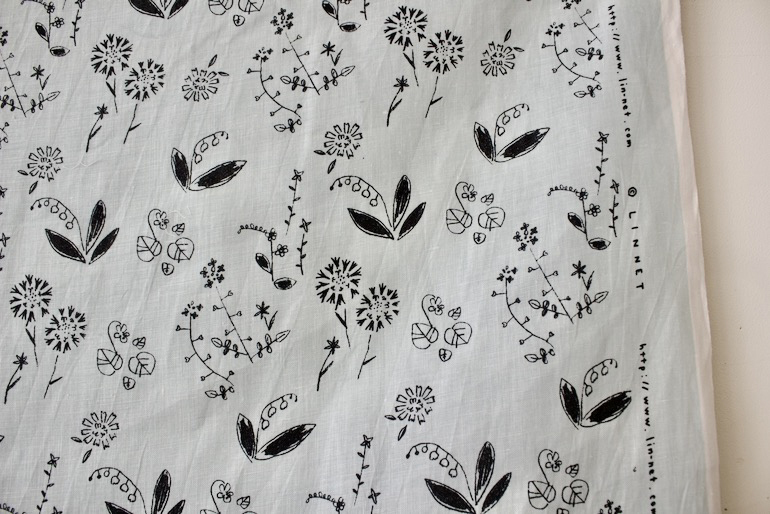 LINNET リネンプリント ワイルドフラワーズ<br />セ-ジ×ブラックネイビ-