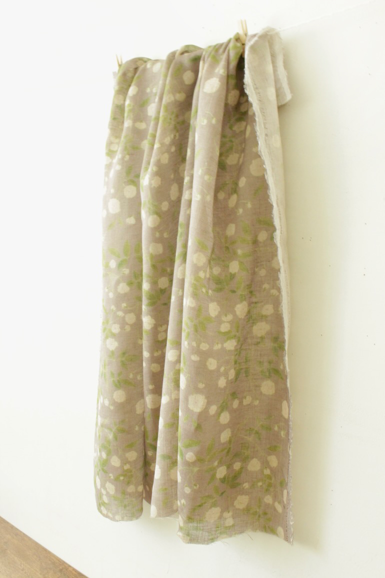 LINNET リネンガーゼプリント　<br />モッコウバラ　ダ-クグレ-