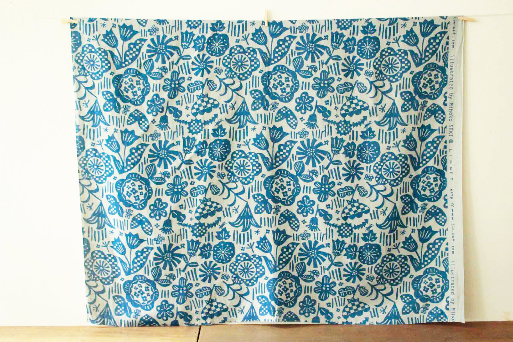 LINNET リネンプリントにぎやかな庭<br />秘色色x藍色