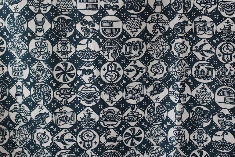 LINNET リネンプリントしりとり糸巻き<br />Flax藍