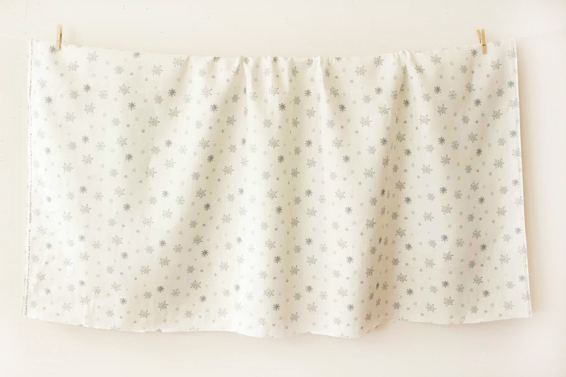 LINNET リネンプリント　スノーフレーク<br />Ow