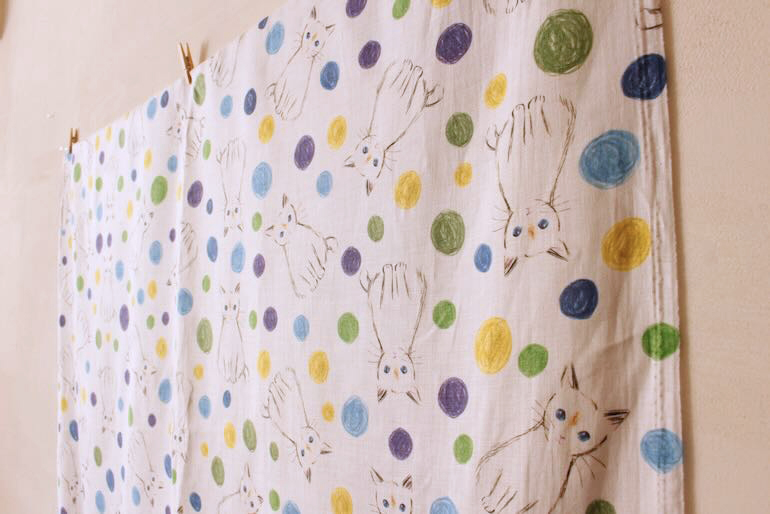 LINNET　リネンプリント　青い目の猫<br />ルピナス