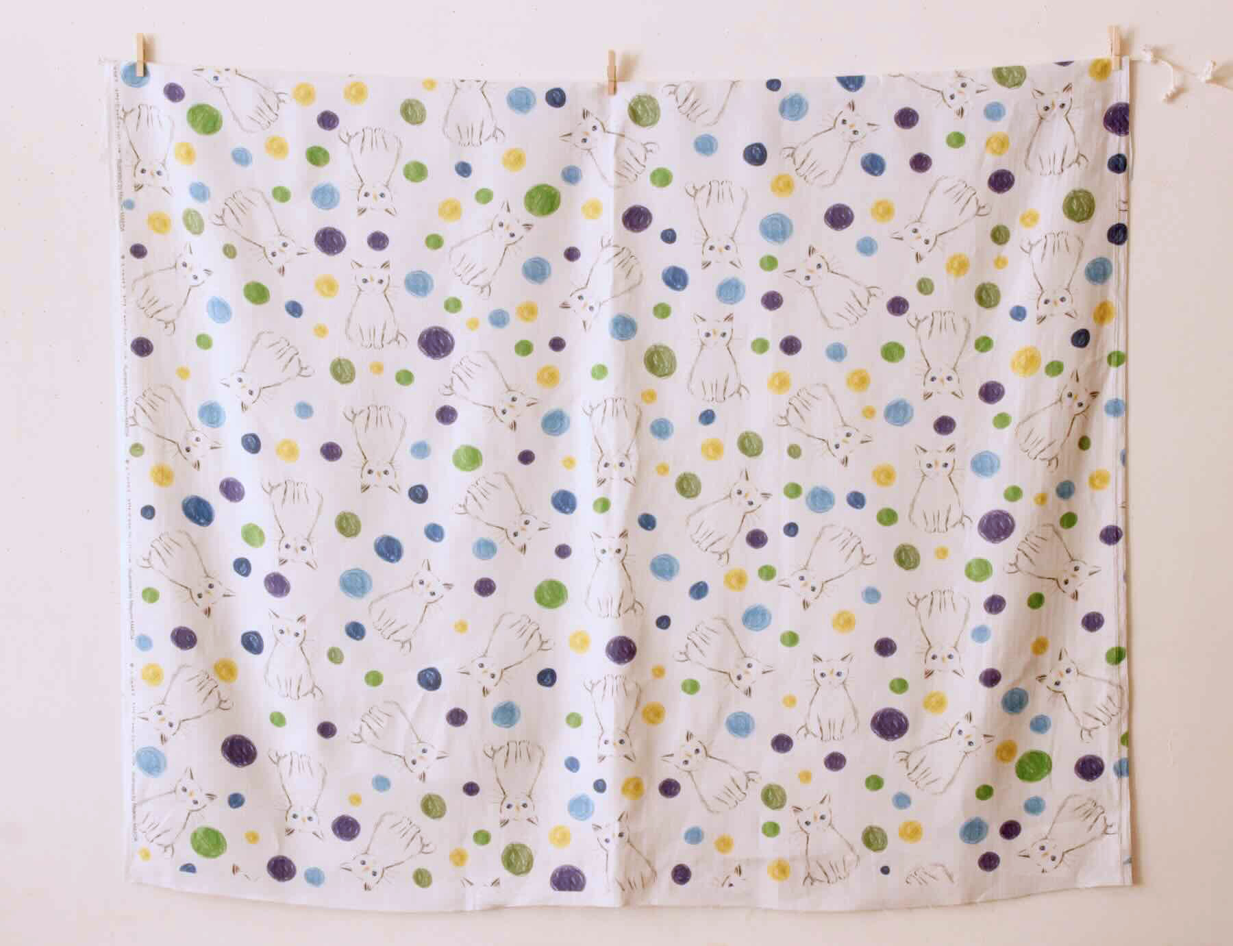 LINNET　リネンプリント　青い目の猫<br />ルピナス